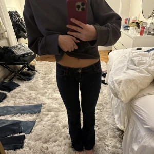 Miss sixty jeans - Miss sixty jeans. Kom med bud!! Midja cirka 35-36cm och passar perfekt i längden på mig som är 1,60💞💞