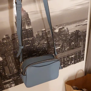 Väska från H&M - Använd några få gånger, bra skick och ren. 