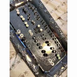 Pluggar och tunnlar strl 12 - Från helt nya till använda, men alla i fint skick. Pris från 20kr/paret till 50kr/paret. Skriv gärna för fler bilder ☺️