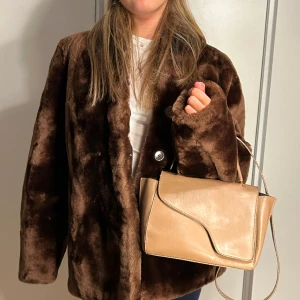 ”Mobwife” jacka - Supersnygg pälsjacka i jättebra skick!