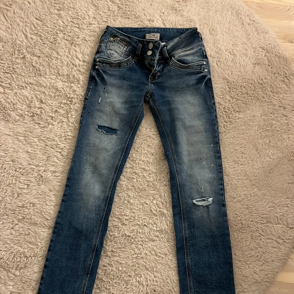 Jag säljer dom ltb jeans då dom tyvärr är för små för mig. Jeans & Byxor.