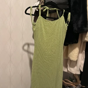 Klänning utan rygg - Oanvänd 