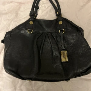 Marc Jakobs väska  - Superfin Marc Jakobs väska skriv för fler bilder☺️☺️