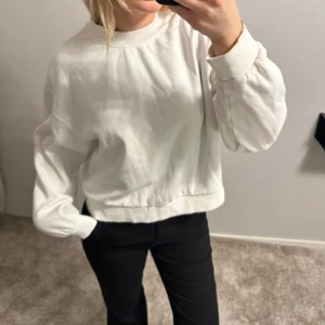 Sweatshirt  - Sweatshirt ny från weakday helt ny!