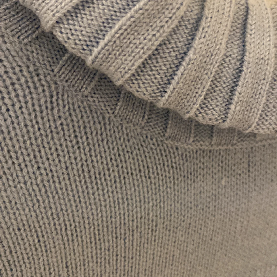 fin blå stickad tröja  - 90