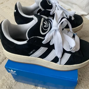 Adidas campus 00s - Adidas campus 00s i storlek 36. Använda endast två gånger då de inte passade. Säljer för 1200+frakt