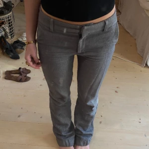 Lågmidjade kostymbyxor - Innerbens längd: 85❣️❣️midjemåttet: 40