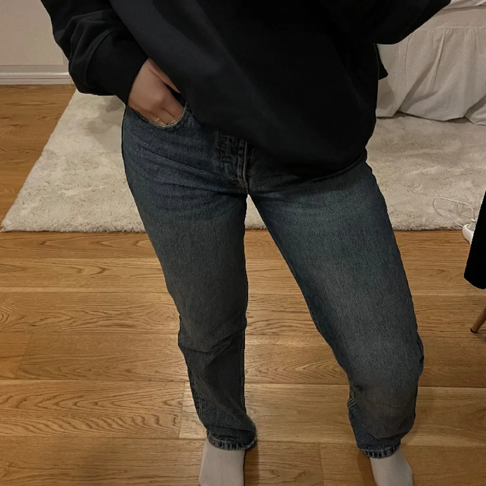 Snygga raka jeans från Zara!🩵🩵🩵🩵🩵🩵🩵🩵. Jeans & Byxor.