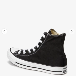 Convers  - Mina svarta höga convers som längre inte kommer till användning. Strl 41. Köptes för 800❤️