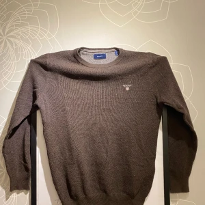Fin Gant T-shirt - Hej! Säljer min Gant tröja då den har blivit för liten på mig. Den är i bra skick, har inte används mycket alls