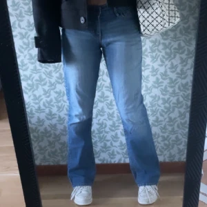 vintage levis jeans - detta är thrifted i usa. jätte fina och äkta levis, inga skador.