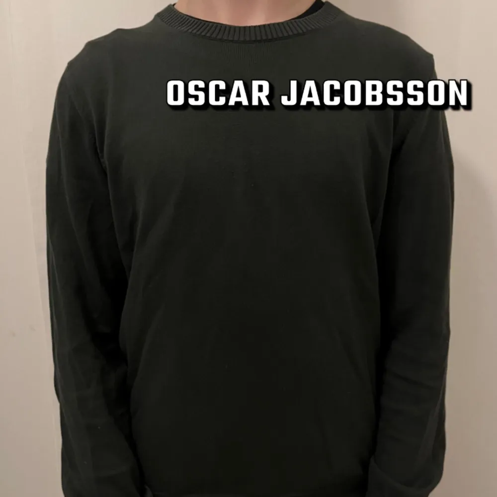 Stilren tröja från Oscar Jacobsson! Fint material, storlek XS men sitter som S, inga defekter. Kontakta om ni har frågor!. Tröjor & Koftor.