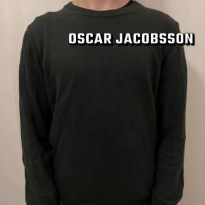 Stilren tröja från Oscar Jacobsson! Fint material, storlek XS men sitter som S, inga defekter. Kontakta om ni har frågor!
