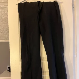 Kostymbyxor  - Svarta kostymbyxor i strl 34
