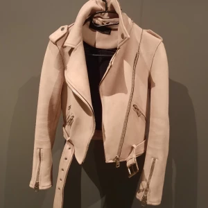 Tuff tjej jacka - Jacka beige modell S i fint skick