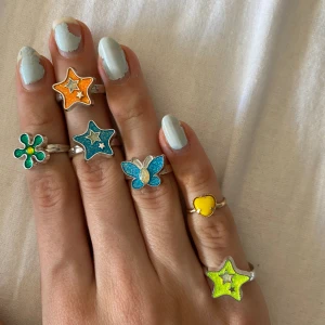 6 st barn ringar - Super gulliga! Skulle behållt om de inte var så små i storleken. Nästan aldrig använda och i bra skick.