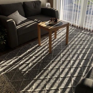 Stor ullmatta grå 160x230 - Jättefin matta köpt i augusti för 1599kr men måste säljas pga flyff. Finns att hämta i Karlskrona centrum. 