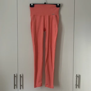 Aim’n träningstight - Rosa träningstights från aim’n, använda en gång, storlek S