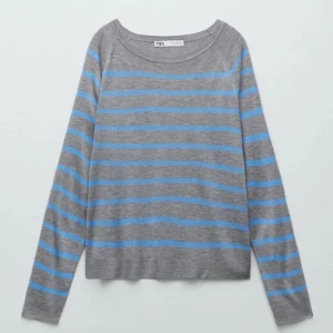 Stockholmstil randig zara tröja - Bra kvalitet, använt få gånger och originalpriset är 169kr.  Priset kommer vi överens om