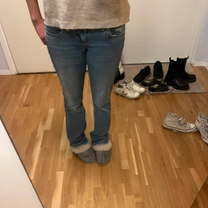 Ltb jeans - Jättefina bootcut jeans från ltb, jättebra skick är dock pyttelite nertrampade där nere vid benen. 
