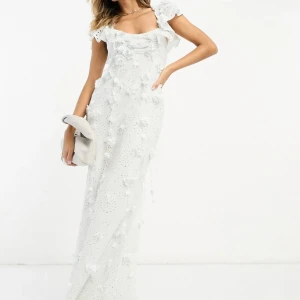 Ljusblå klänning  - Helt oanvänd ljusblå klänning, köpt från ASOS. Säljer då den inte passade och inte hann returnera. Så himla fin och är perfekt nu till student och bal.💓