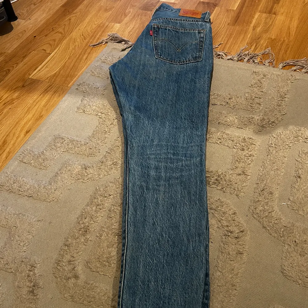 Levis jeans, använda ett få tal gånger men super snygga! ☺️ . Jeans & Byxor.