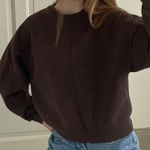 Brun Gina Tricot sweatshirt  - Gina Tricot basic brun sweatshirt. Använd, bra skick