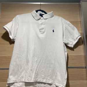 Ralph lauren pike - Helt oanvänd stl s, pris kan diskuteras vid snabb affär.