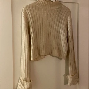 Beige stickad tröja  - Fint skick