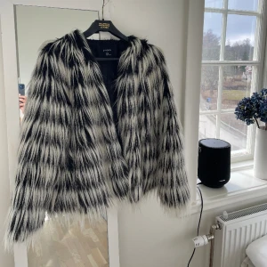 Pälsjacka - Cool jacka i fejkpäls från Lindex 💓 Köparen står för frakten