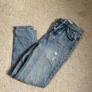 Jeans  - Jeans från Stradivarius (jag e 36 knte 34)