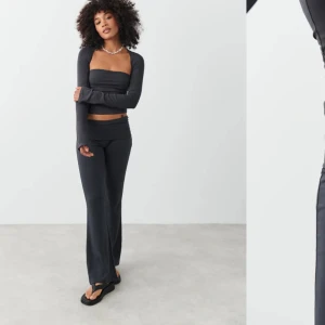 Yogapants - Säljer dessa ”soft touch folded flare trousers” från Gina Tricot. Stl S, mörkgråa!