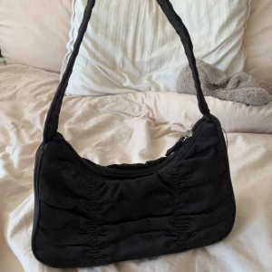 Väska - Säljer denna super söta väskan! 😍❤️‍🔥