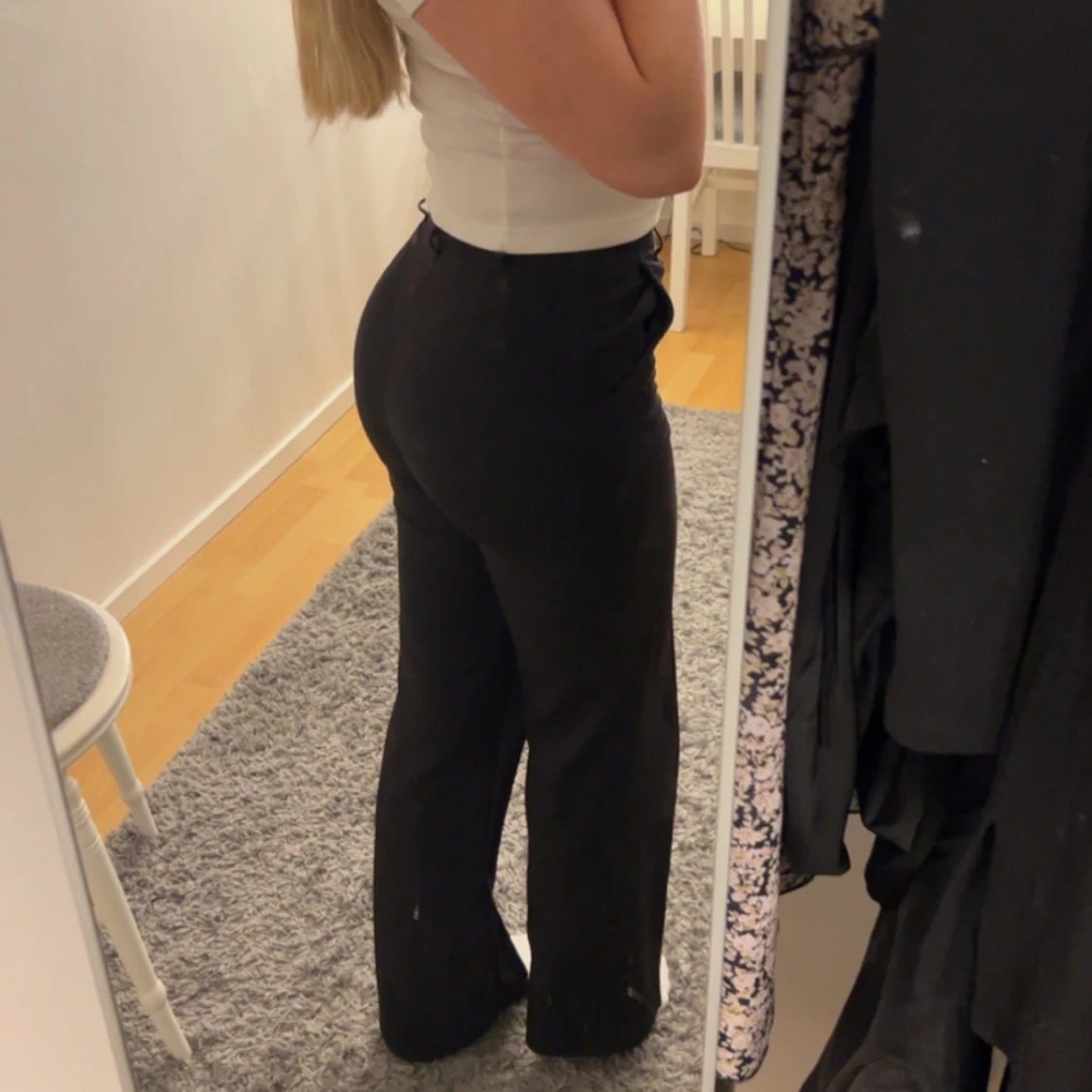 svarta kostymbyxor 