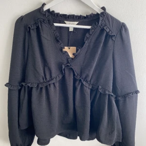Blus - Superfin blus från Vero Moda med prislapp kvar💕