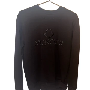 Moncler tröja - Som ny oanvänd 