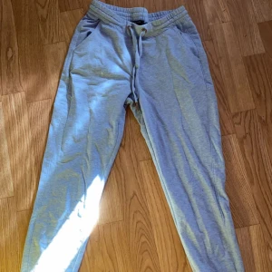 Blå mjukis - Ljusblå mjukisbyxor 