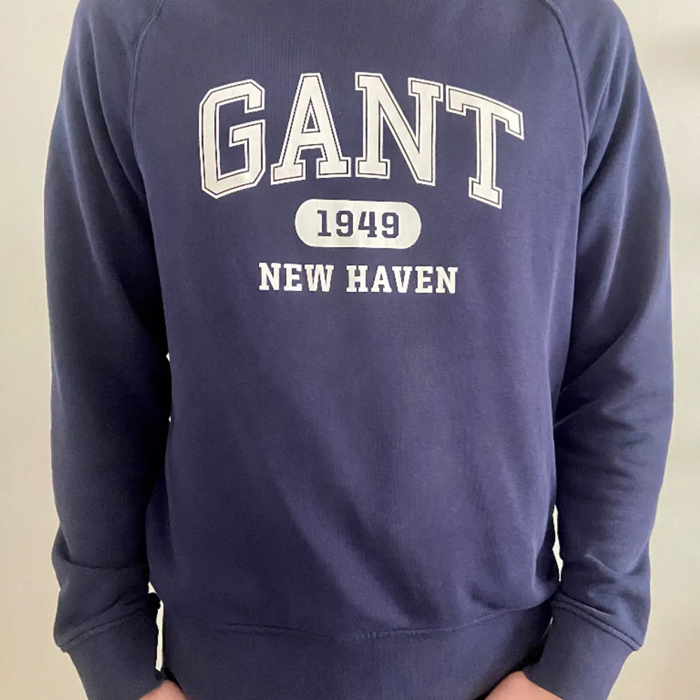 Riktigt fräscha Gant tröja, knappt använd, skick 9.5/10. Skriv för mer info och bilder !!!. Tröjor & Koftor.