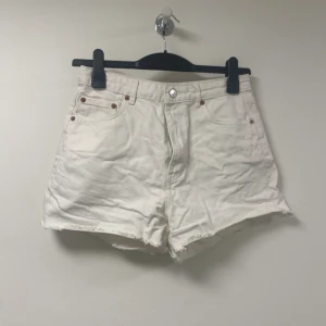 Vita jeansshorts - perfekta inför sommaren!