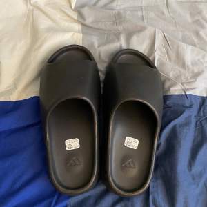 Yeezy onyx slides, nya i storlek 46