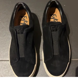 Eytys doja - Använda endast en gång då de va förstora för mig, så inprincip nyskick. Nypris 2000kr. Har kvar lådan och kommer posta skorna i lådan. 