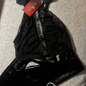 Miniklänning - Oanvänd miniklänning köpt på sinful.