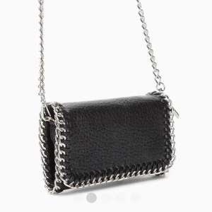 Tiamo väska - Tiamo väska i helt nytt skick! Så fin men säljer för att den inte kommer till användning.