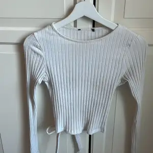 Säljer denna jättefina tröja från new yorker i storlek xs. Nytt skick förutom att jag har kilpt bort lappen. Säljer pga att den inte passar längre. Skriv privat för mer bilder☺️