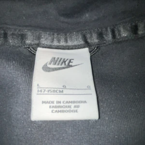 Nike tech  - Den har blivit för liten. Kontakta mig om ni vill diskutera pris