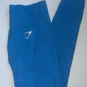 Ett par blåa Gymshark tights köpta för 700kr och finns inte längre att få tag på.  Kontakta för fler bilder 