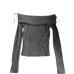 Tröja - Grå tröja från pull&bear. Använd fåtal gånger & inga defekter 🩶