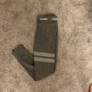 Stronger tränings byxor  - Säljer mina stronger tränings byxor som inte kommer till användning❤️ Ordinarie prins 800-900 kr