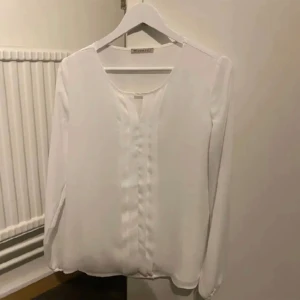 Blis - Vit blus från Anne Field, stolek M. Säljer för 150kr+frakten💖