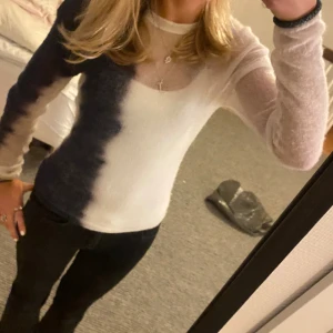 Weekday tröja  - Sååå snygg ! Använd en gång. Jättefin och slutsåld. ❤️❤️ skriv vad ni kan betala men köpt för 450 kr  